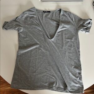 Nasty Gal  Light Gray V-Neck Short Sleeve Tee size S/M